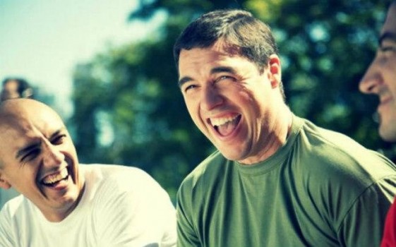 Πώς και γιατί το γέλιο ωφελεί την υγεία
